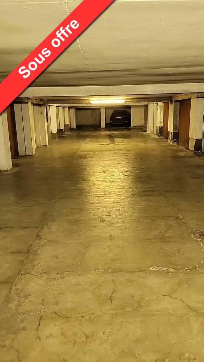 Garage / box en Vente à Nice / 24m2